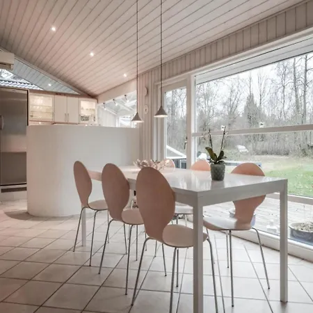 Three-bedroom Holiday In בית נופש *