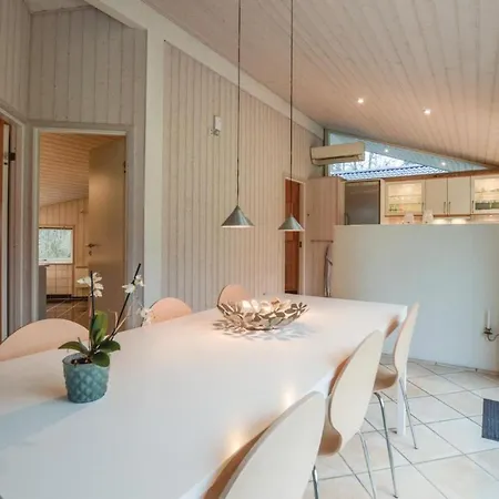 בית נופש Three-bedroom Holiday In *