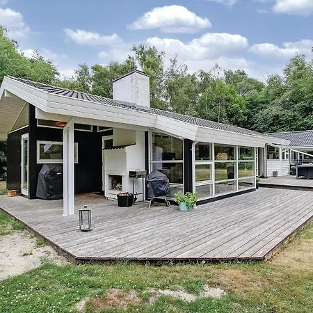 Three-bedroom Holiday In